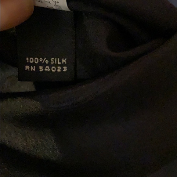 Banana Republic sleeveless silk blouse - Picture 5 of 5